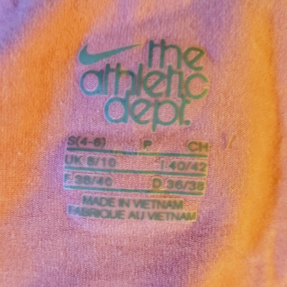 🛍🚨NIKE Training Pink Short Sleeve Shirt - Picture 4 of 5